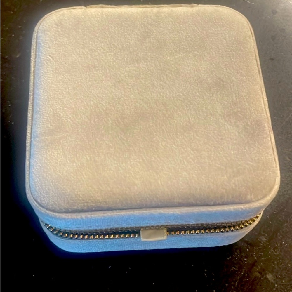Small travel jewelery case